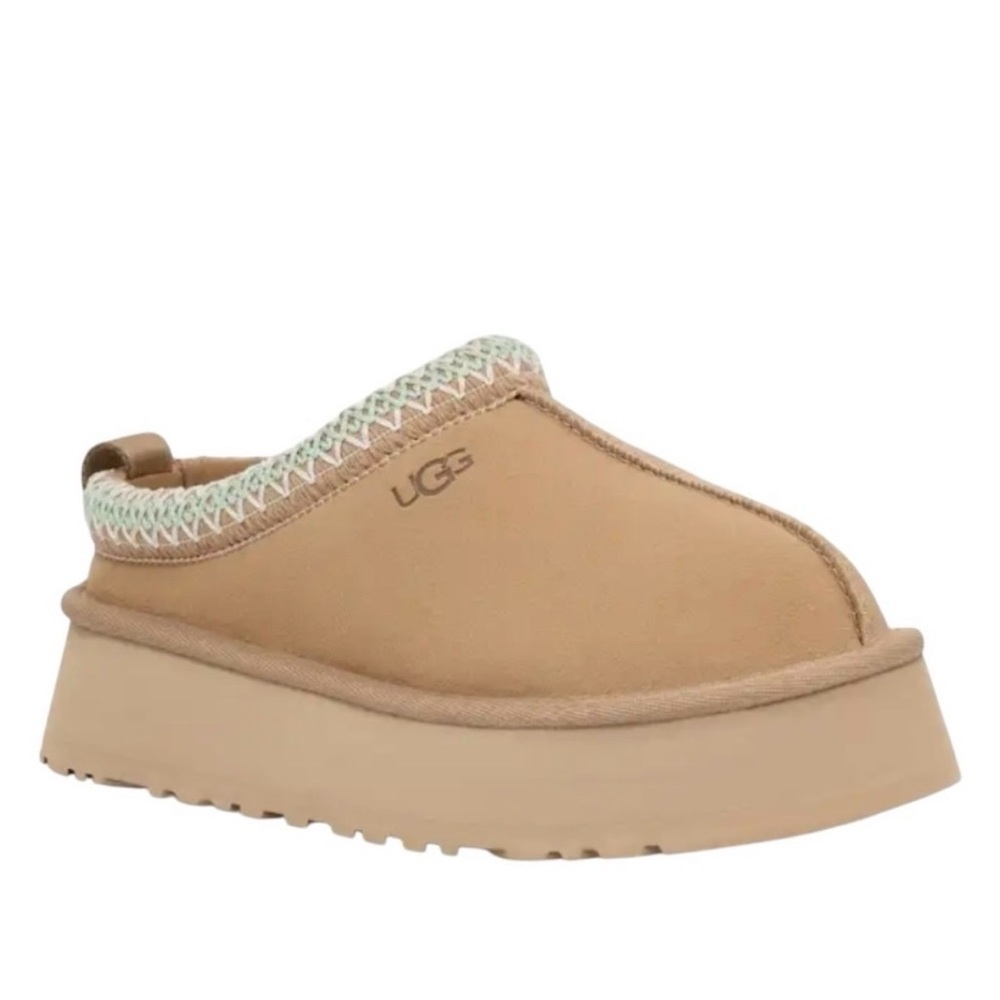 UGG Tazz Platform Slip-Ons in Sand Sz 8